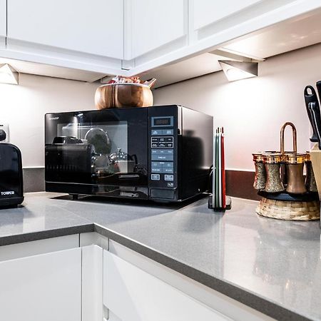 Mission Wave - Venture Apartment Staines-upon-Thames ภายนอก รูปภาพ