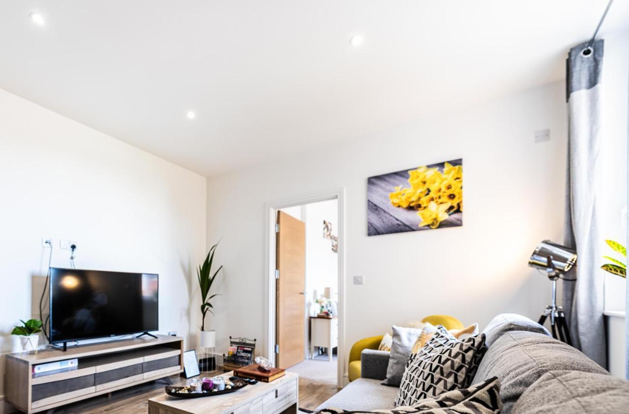 Mission Wave - Venture Apartment Staines-upon-Thames ภายนอก รูปภาพ