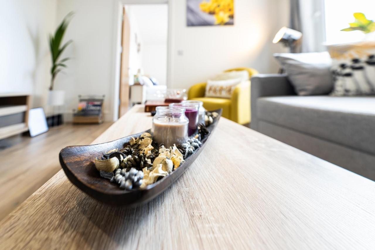 Mission Wave - Venture Apartment Staines-upon-Thames ภายนอก รูปภาพ