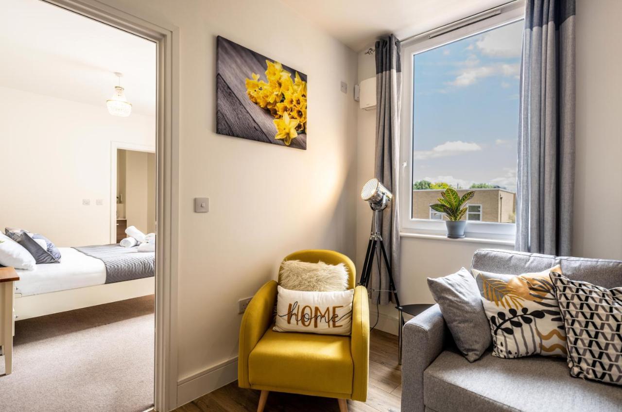 Mission Wave - Venture Apartment Staines-upon-Thames ภายนอก รูปภาพ