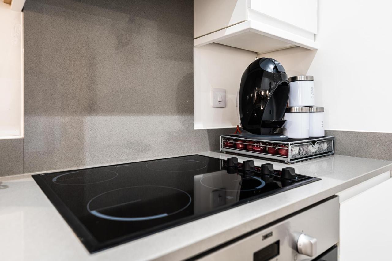 Mission Wave - Venture Apartment Staines-upon-Thames ภายนอก รูปภาพ