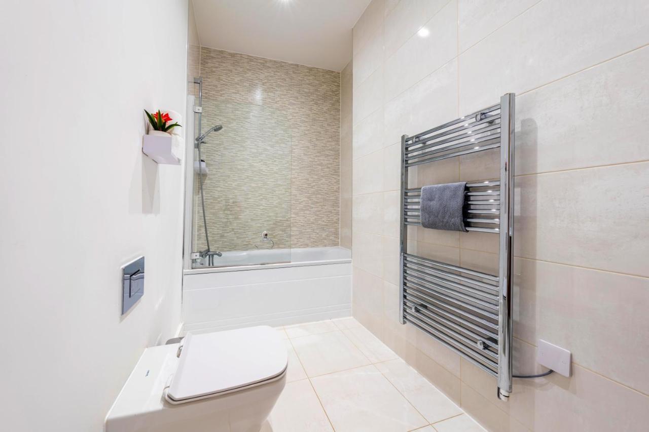 Mission Wave - Venture Apartment Staines-upon-Thames ภายนอก รูปภาพ