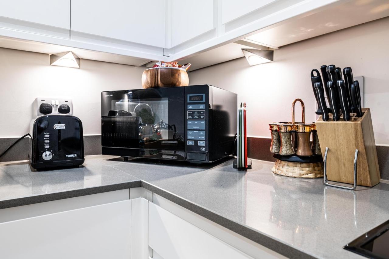Mission Wave - Venture Apartment Staines-upon-Thames ภายนอก รูปภาพ