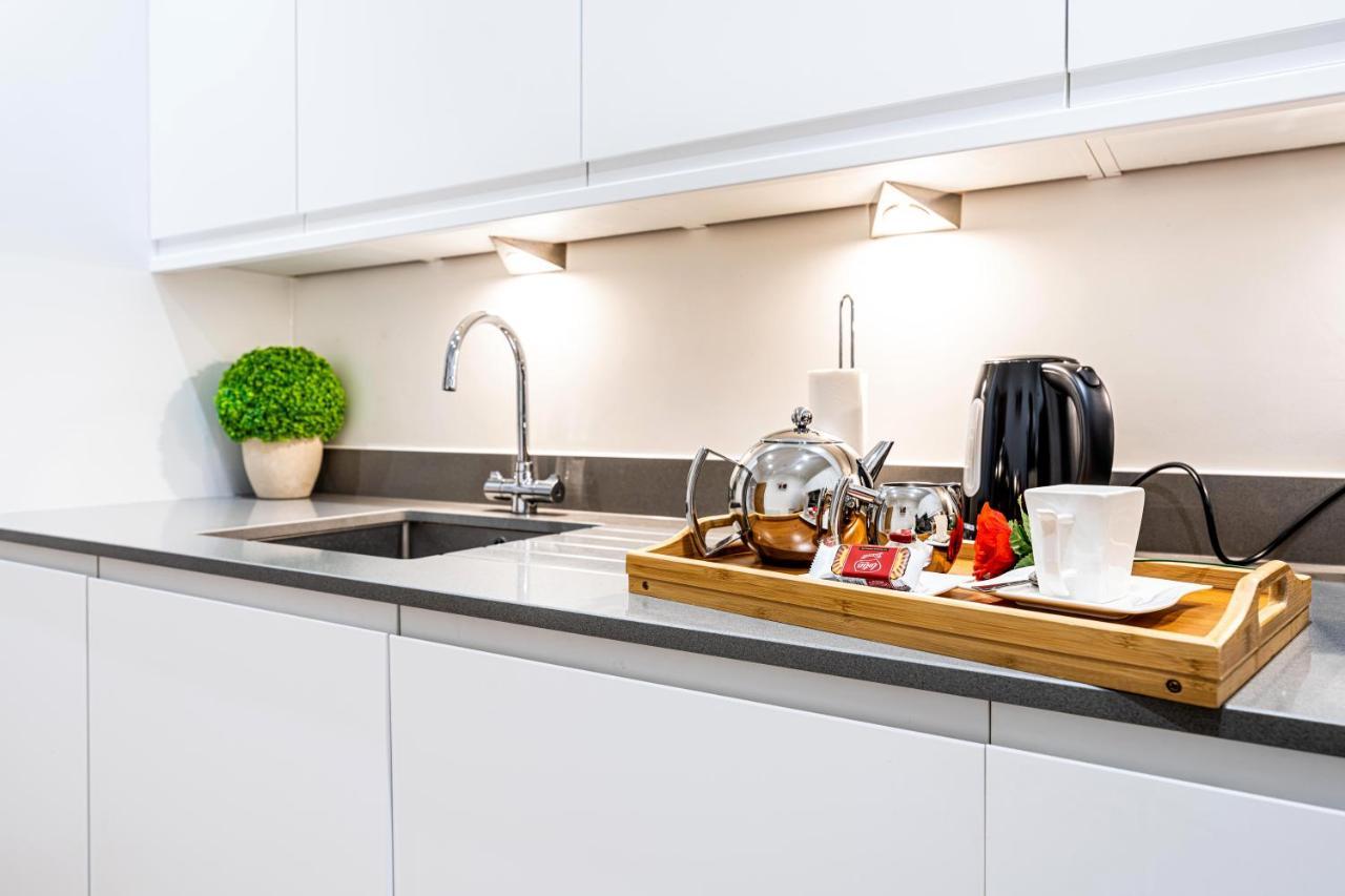Mission Wave - Venture Apartment Staines-upon-Thames ภายนอก รูปภาพ