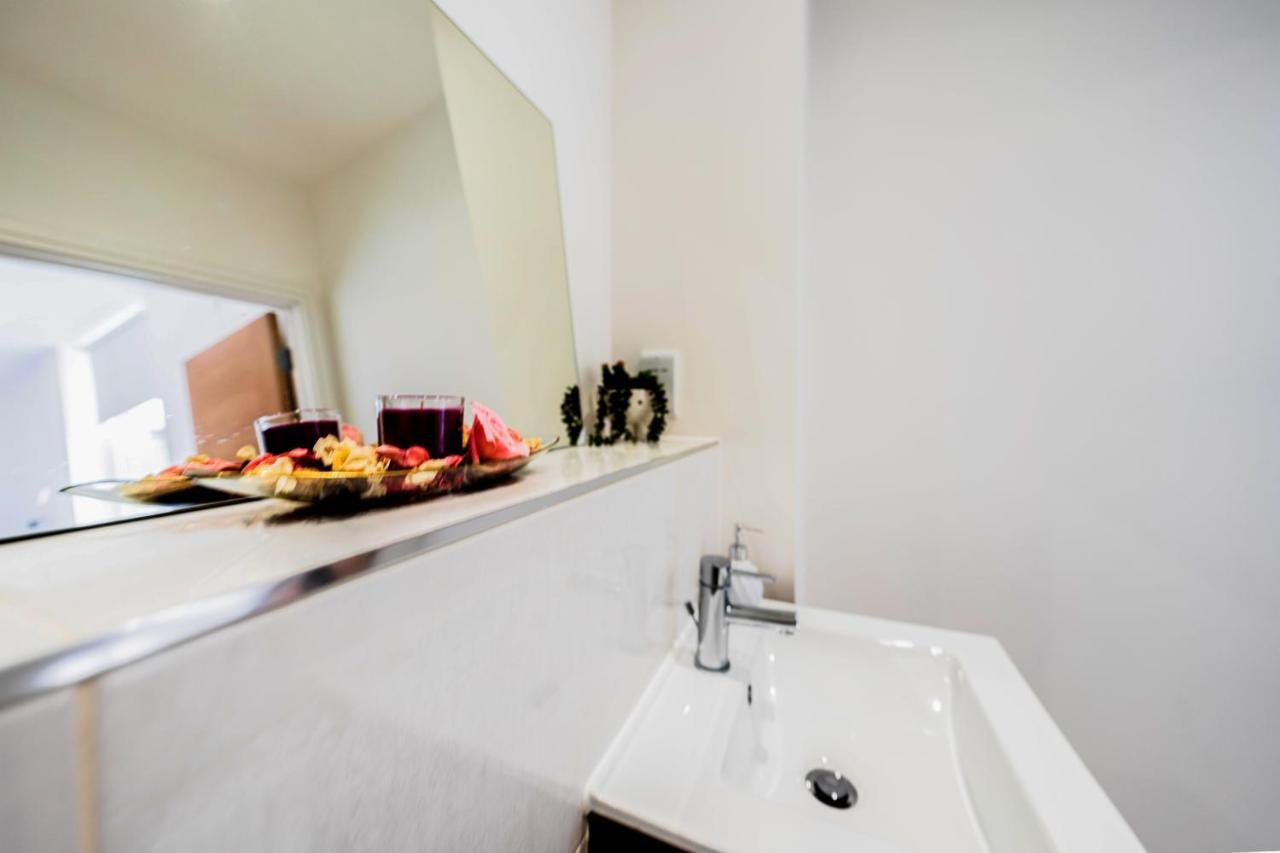 Mission Wave - Venture Apartment Staines-upon-Thames ภายนอก รูปภาพ