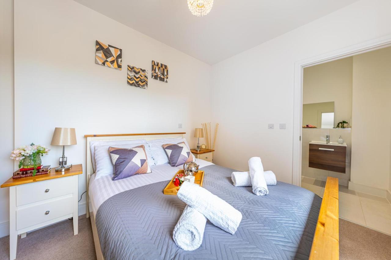 Mission Wave - Venture Apartment Staines-upon-Thames ภายนอก รูปภาพ