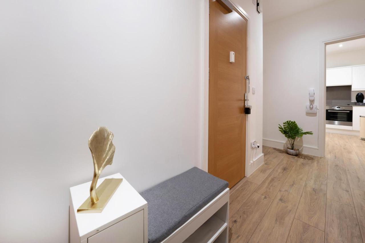 Mission Wave - Venture Apartment Staines-upon-Thames ภายนอก รูปภาพ