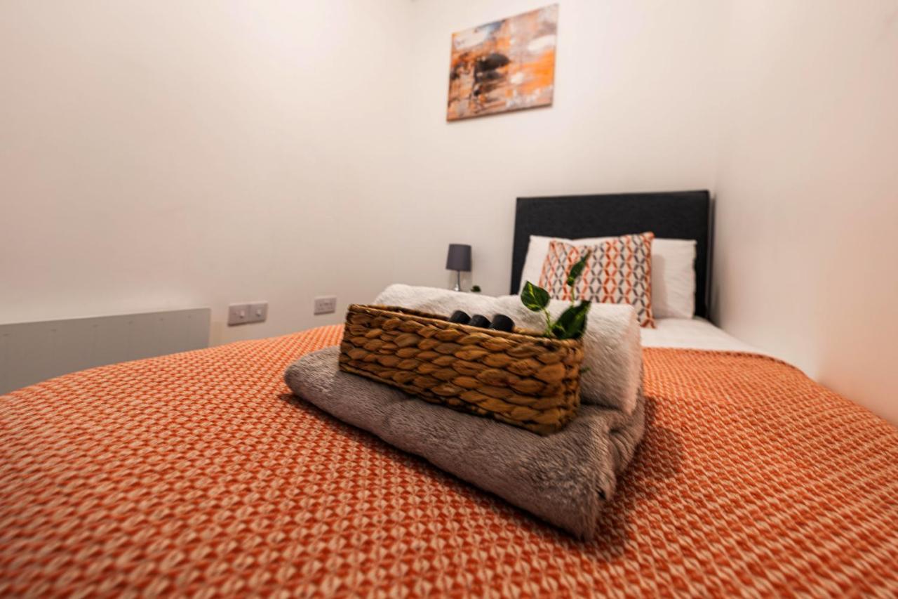 Mission Wave - Venture Apartment Staines-upon-Thames ภายนอก รูปภาพ