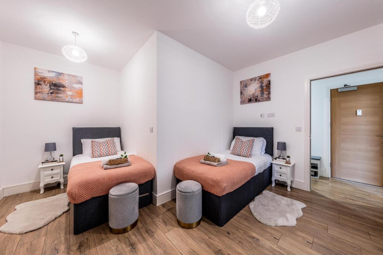 Mission Wave - Venture Apartment Staines-upon-Thames ภายนอก รูปภาพ