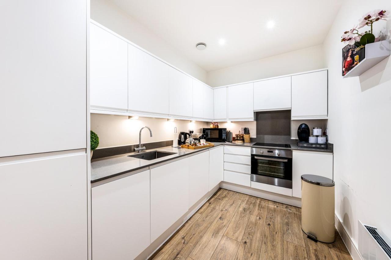 Mission Wave - Venture Apartment Staines-upon-Thames ภายนอก รูปภาพ