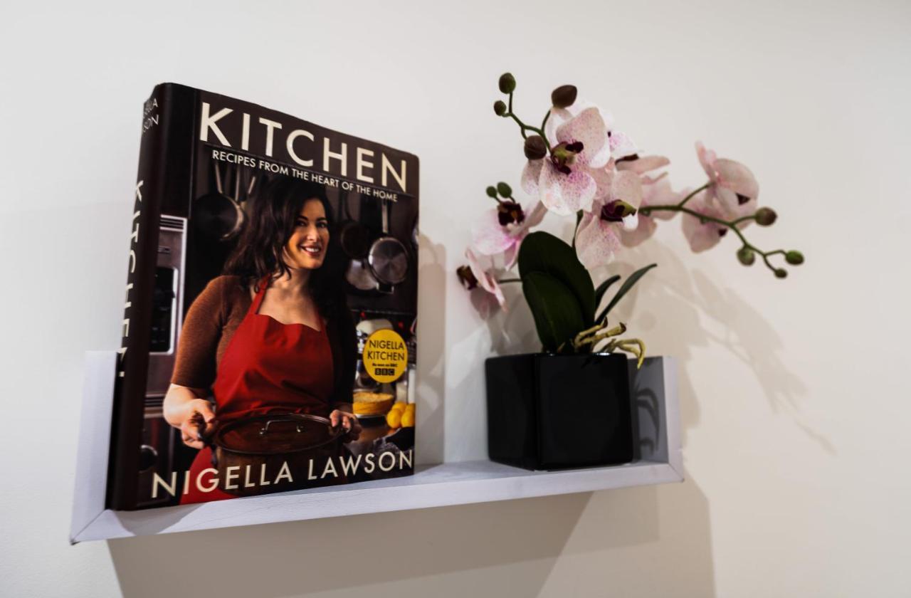 Mission Wave - Venture Apartment Staines-upon-Thames ภายนอก รูปภาพ
