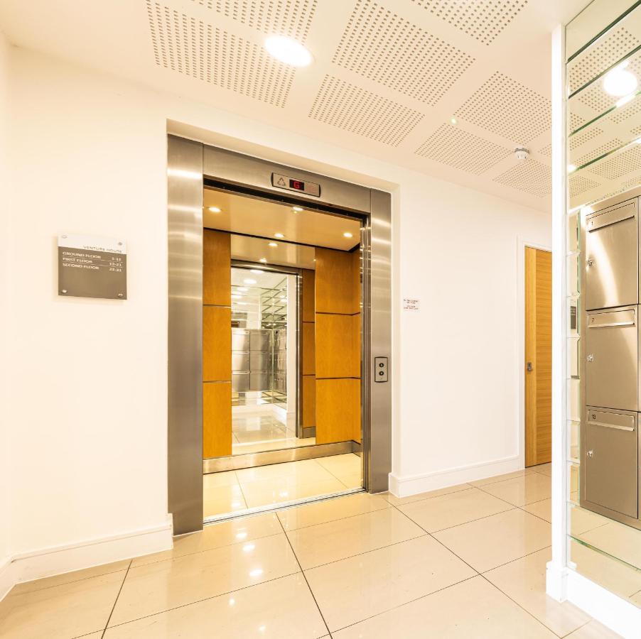 Mission Wave - Venture Apartment Staines-upon-Thames ภายนอก รูปภาพ